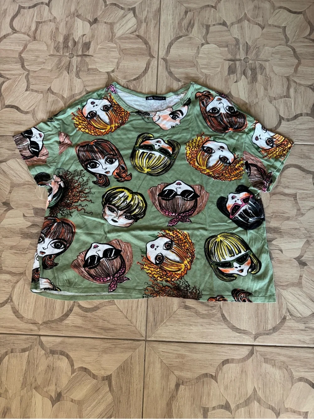 Zara Sage Green Graphic Faces Print Boxy T-Shirt - Novelty Art Crop Tee